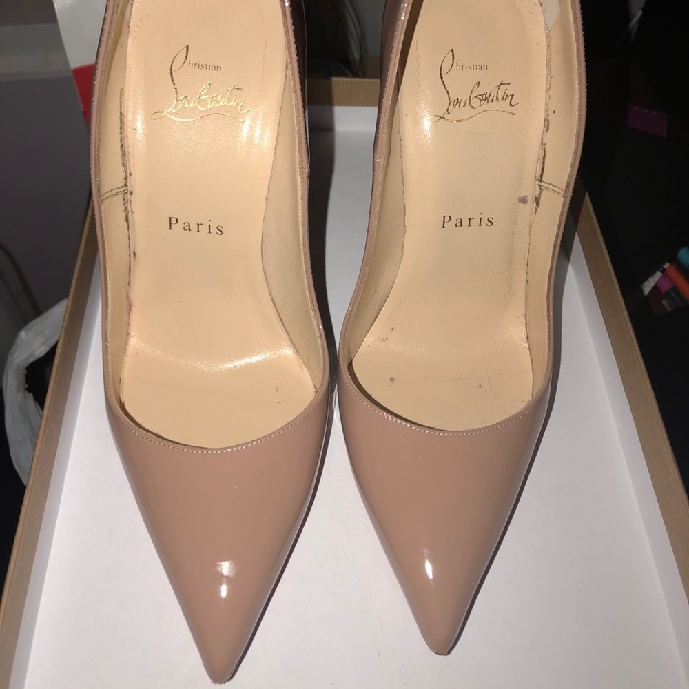 Christian Louboutin So Kate Pumps. Nude